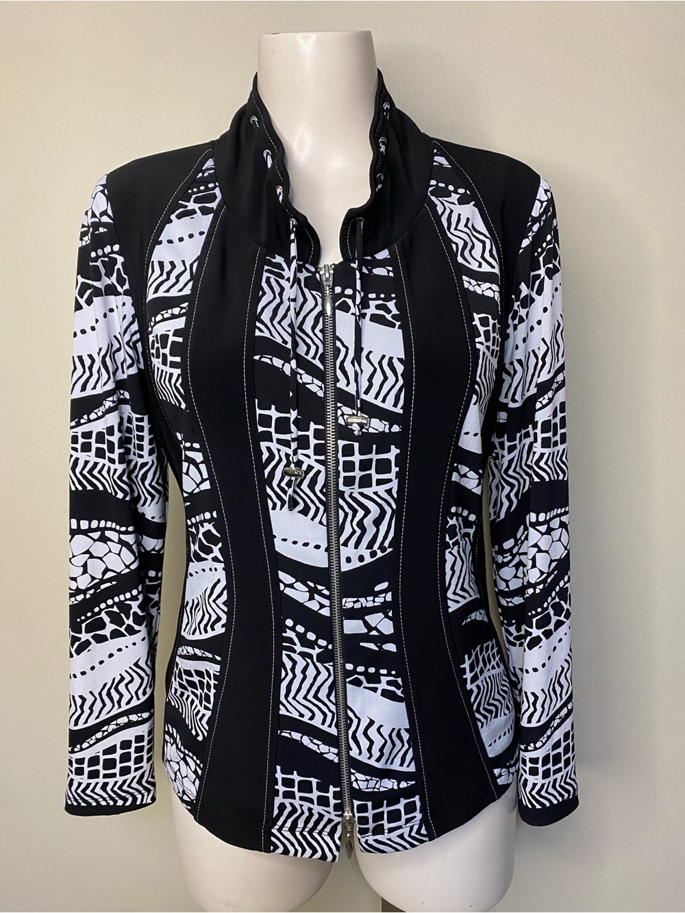 Frank Lyman black & White Patterned Zip-Front Jacket - Picture 2 of 5